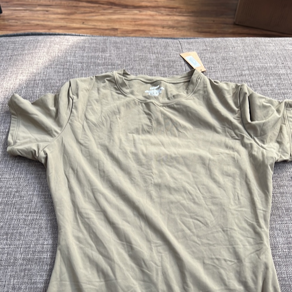 Skims Fits Everybody T-shirt Bodysuit - Picture 9 of 10